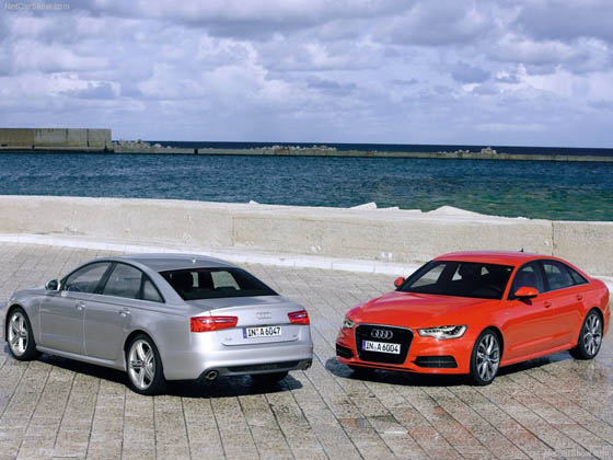 Серебристая и красная Audi A6